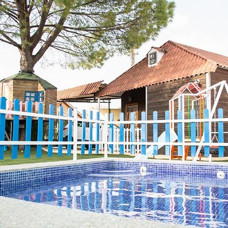 Bungalow Perotonar Ideal Para Familia Con Ninos ลาปวยบลา เด กาซาญา ภายนอก รูปภาพ