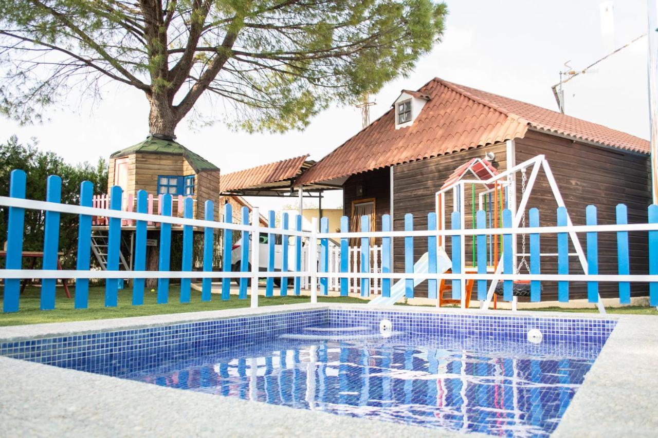 Bungalow Perotonar Ideal Para Familia Con Ninos ลาปวยบลา เด กาซาญา ภายนอก รูปภาพ